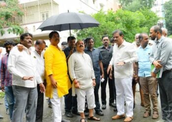 ಮುಂಗಾರು ಪೂರ್ವ ಮಳೆಗೆ 21 ಸಾವಿರ ಎಕರೆ ಬೆಳೆನಾಶ; ಬೆಂಗಳೂರು ಬಿಟ್ಟ ಕದಲದ ಮಂತ್ರಿಮಂಡಲ