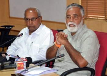 ಶರಣರಿಂದ  ಲೈಂಗಿಕ ದೌರ್ಜನ್ಯ ಆರೋಪ; ಮೌನಕ್ಕೆ  ಜಾರಿದ ಮಹಿಳಾ-ಮಕ್ಕಳ ಕಲ್ಯಾಣ, ಶಿಕ್ಷಣ ಸಚಿವರು