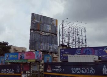 ಜಾಹೀರಾತು ಫಲಕ; ತೃಪ್ತಿಕರವಾಗಿ ಪ್ರತಿನಿಧಿಸದ ಬಿಬಿಎಂಪಿ ವಕೀಲರು, ಮಾಫಿಯಾದೊಂದಿಗೆ ಶಾಮೀಲಾದರೇ?